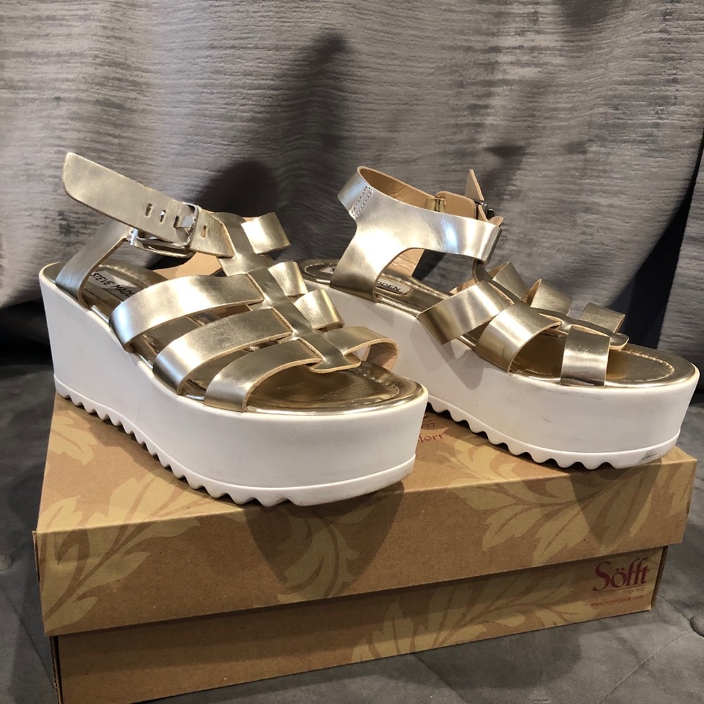 Steve Madden Gold Platform Sandals size 37 US 7